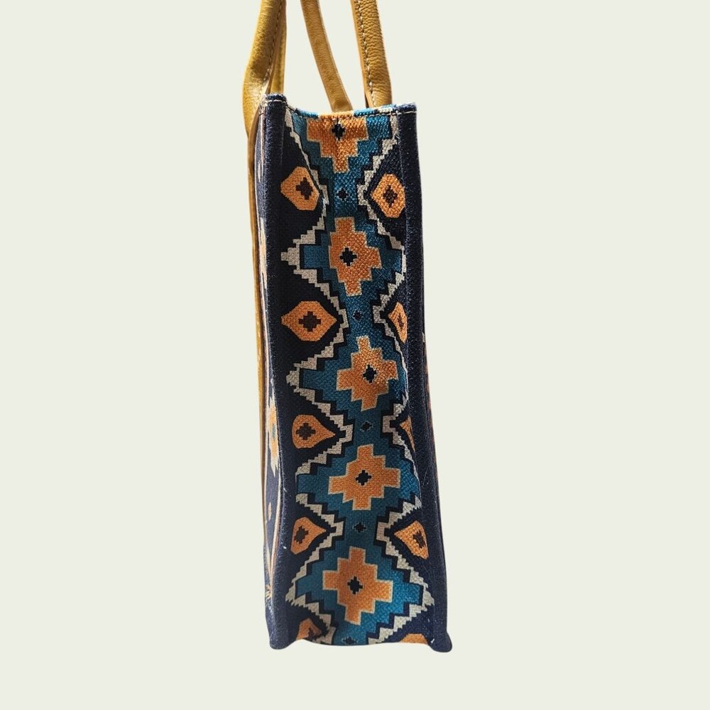 Wrangler Women's Southwestern Print Dual Sided Wide Canvas Tote 17 X 5 X 13 - Picture 11 of 16